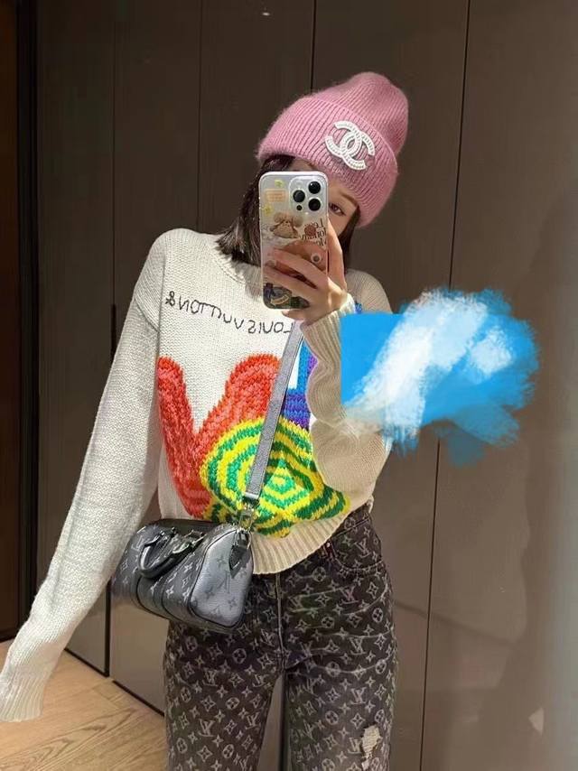 跑量 Chanel～新款兔毛今年真的绝绝子，颜色很干净！冬天人手必备一顶加厚版本兔毛帽