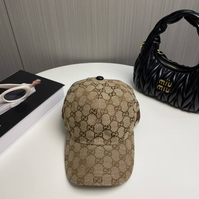 古奇Gucci 新款原单棒球帽， 精致純也格调很有感觉，很酷很时尚，专柜断货热门，质量超赞