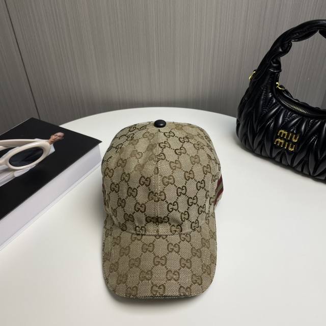 古奇Gucci 新款原单棒球帽， 精致純也格调很有感觉，很酷很时尚，专柜断货热门，质量超赞