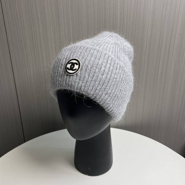 配防尘袋 香奈儿Chanel 新款兔毛针织帽，小红书，各大网红主推款！加厚更保暖，时尚流行质感一流，秋冬保暖最佳名品，赶紧订购哦，跑量款
