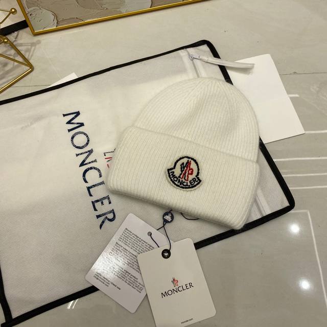 跑量 Moncler蒙口～兔毛冷帽 冬天显脸小保暖针织冷帽 兔毛面料厚实显贵气！