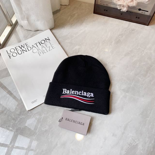 跑量 尺码偏小 可做亲子款 Balenciaga新款针织帽！ 经典版 高级感穿搭必入呀 今年出的新色系，眼前一亮的感觉 越看越好看系列 厚度拿捏的刚刚好，一点也
