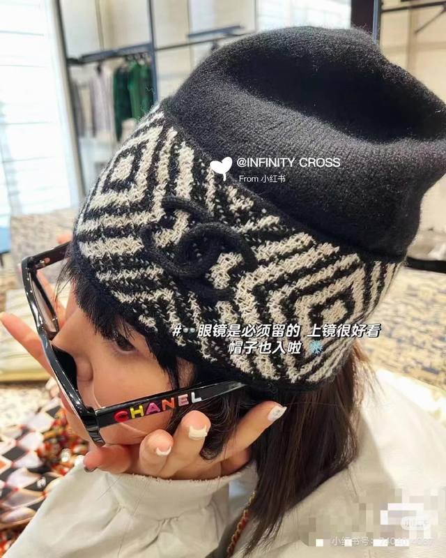 香奈儿官网发布，Cha 小香爆款针织帽！小红书新品发布，太了，高弹面料 经典色系