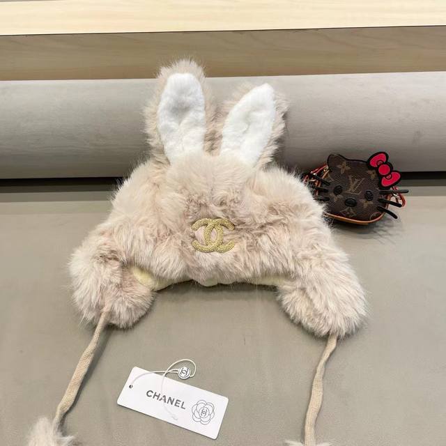 Chanel可爱猫咪耳朵毛绒雷锋帽女秋冬甜美小怪兽户外保暖护耳套头帽系带