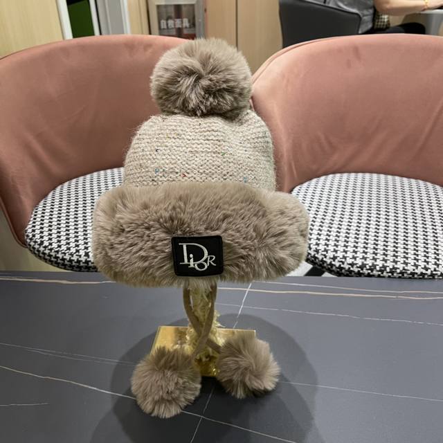 Dior迪奥时尚针织加绒护耳雷锋帽子女秋冬保暖个性