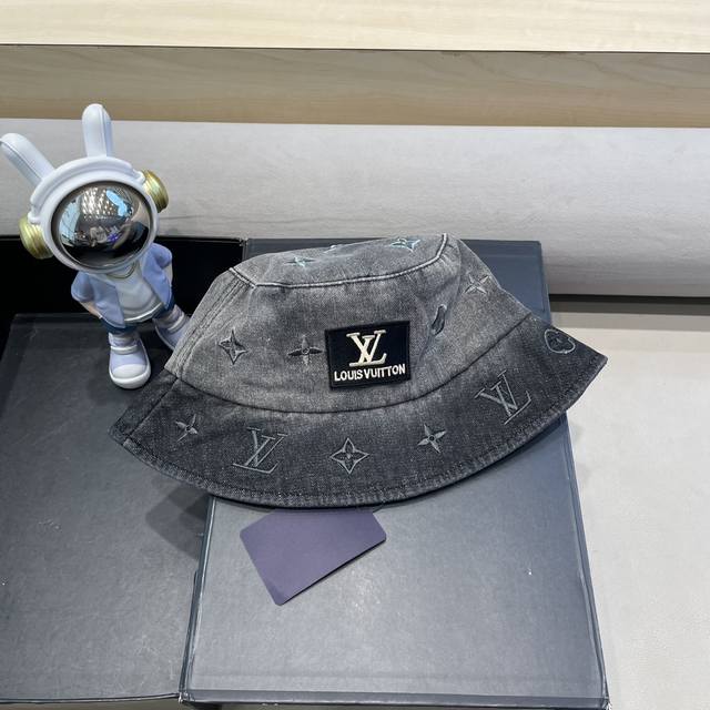 Lv路易威登官网同步高版本 新款牛仔渔夫帽 火爆技术升级，洗水牛仔风街头风十足 更符合现在时尚小哥哥小姐姐的Style，机场街拍超飒！