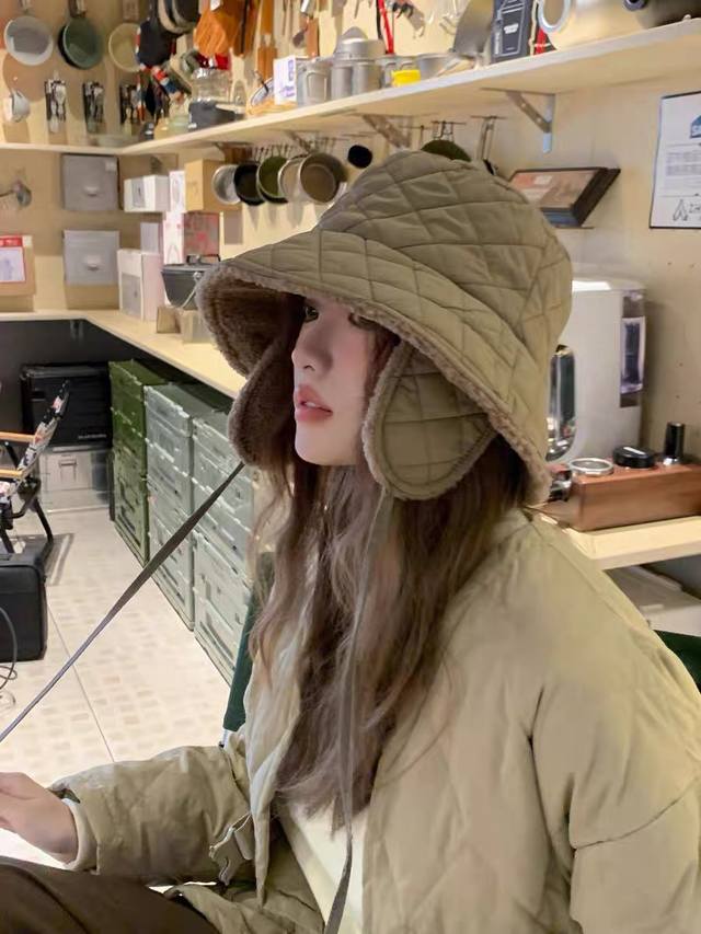 Chanel香奈儿雷锋帽 2024秋冬氛围拉满Coc滑雪超级出片的雷锋帽本季必买