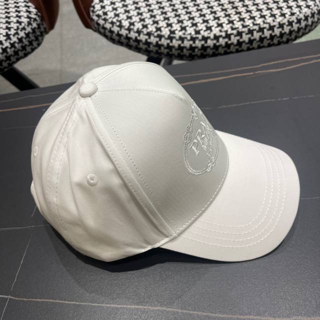 Prada 普拉达 新款原单棒球帽， 1:1开模订制，做工完美，质量超赞，基础头围56，贴片可调节。