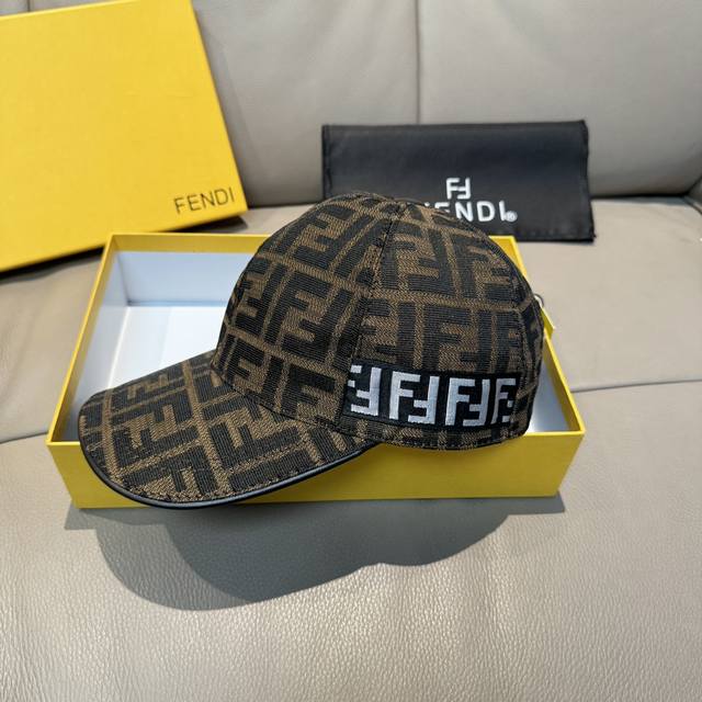 配盒子布袋，Fendi 芬迪 新款原单棒球帽， 双F提花，专柜热卖款，复古双F提花口碑极佳，1:1开模订制，原版提花帆布料+头层牛皮，轻盈透气！质量超赞，基础头