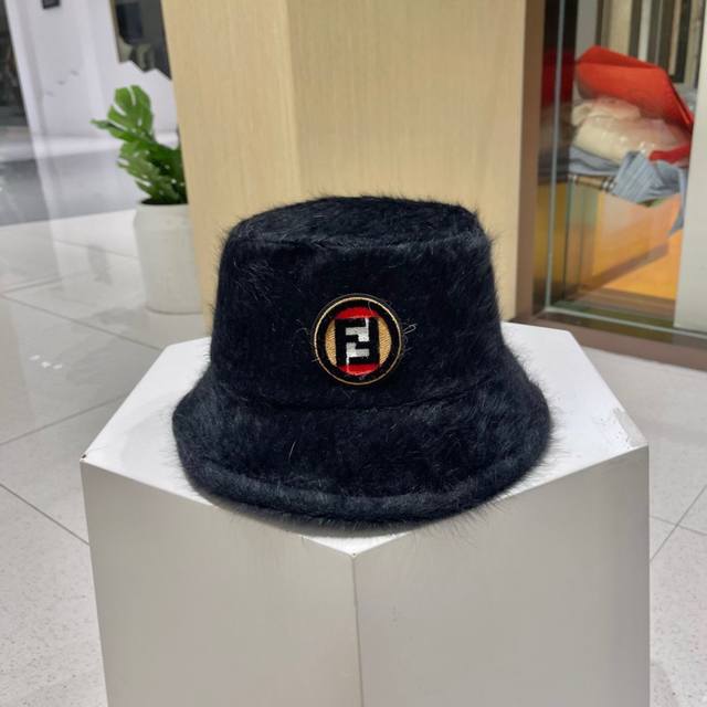 芬迪Fendi，秋冬新款渔夫帽，加厚保暖渔夫帽