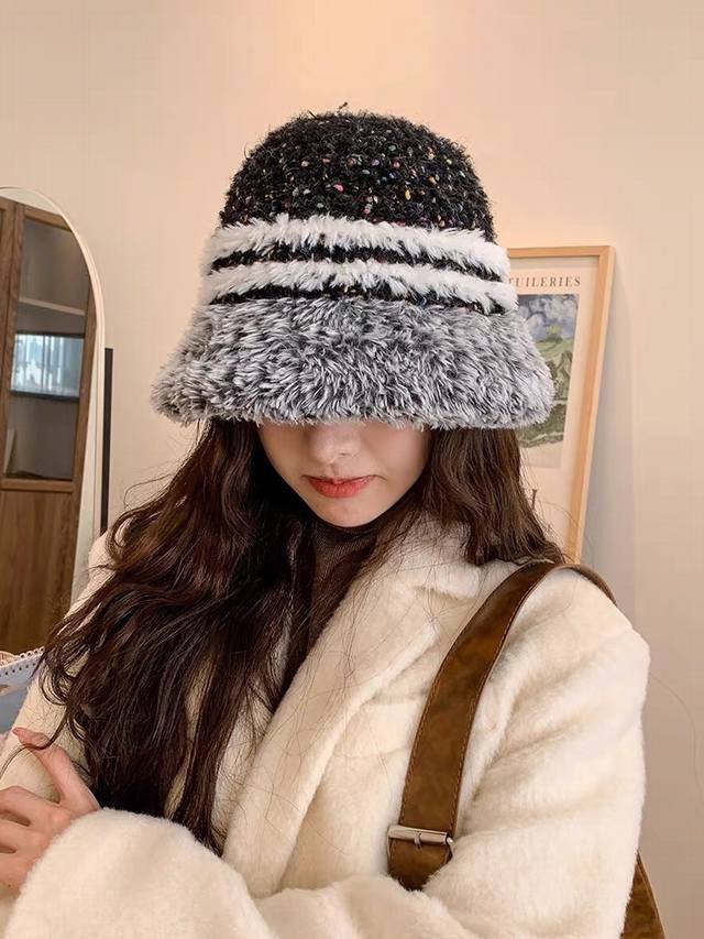 Chanel香奈儿 2024秋冬新款小香风拼色毛绒渔夫帽百搭更有质感的一款
