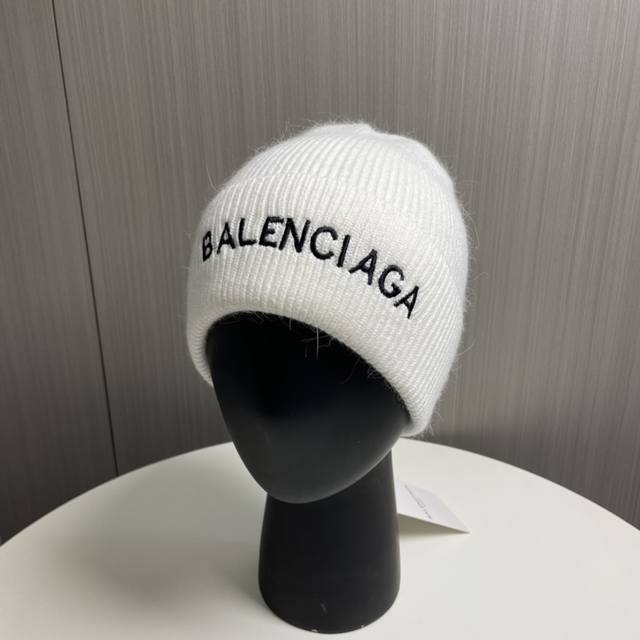 巴黎世家官网经典款刺绣字母针织帽！小红书热卖爆款！穿搭神气！男女同款，加厚更保暖，时尚流行质感一流，秋冬保暖最佳名品，赶紧订购哦，跑量款