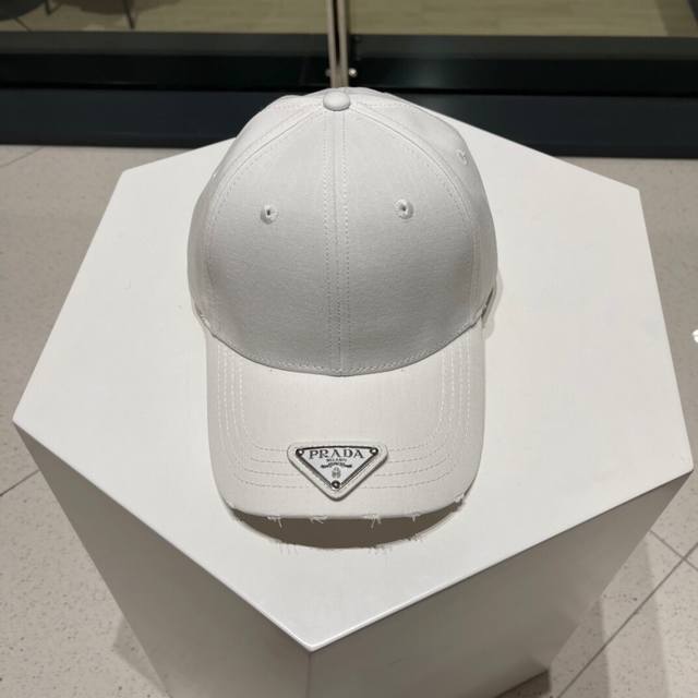 Prada 普拉达纯棉棒球帽高品质定制。时尚百搭！绝对是衣橱搭配单品的一把好手！个性张扬！伴你凉快整个夏季！