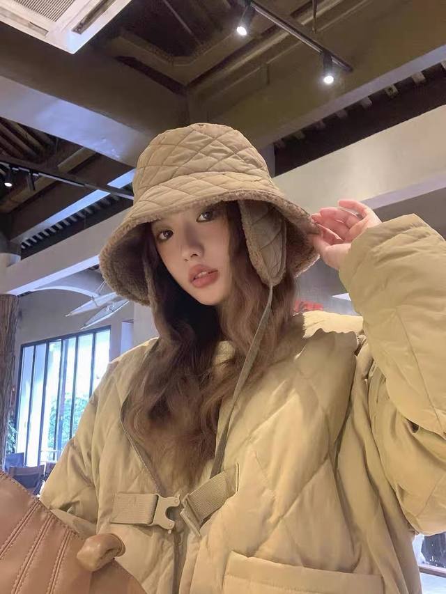 Chanel香奈儿雷锋帽 2024秋冬氛围拉满Coc滑雪超级出片的雷锋帽本季必买