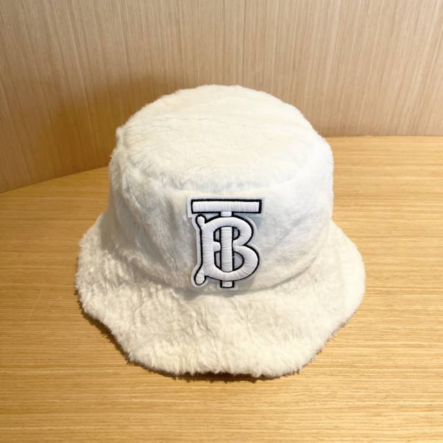 Burberry巴宝莉新款毛绒渔夫帽，秋冬保暖冷帽
