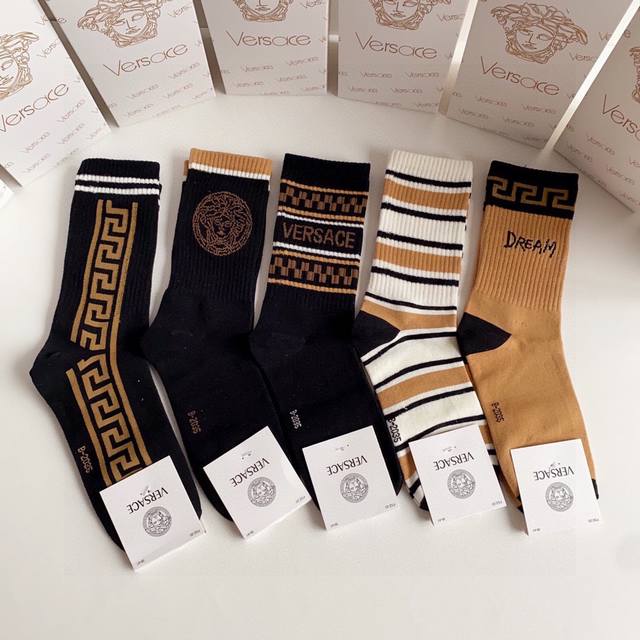 特 配包装 Versace 范思哲 新款经典中长款堆堆袜袜子！一盒五双， 专柜同步筒袜袜子，大牌出街，潮人必备超好搭。