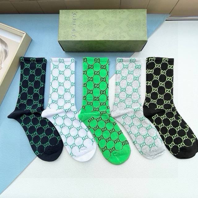 配包装 一盒五双 Gucci 古奇网红爆款出货~G家新品专柜对版袜子纯棉材质织造，超级柔软舒适，罗口经典金线双G，超级抢眼，Ins超火爆小单品，大牌出街，潮人必