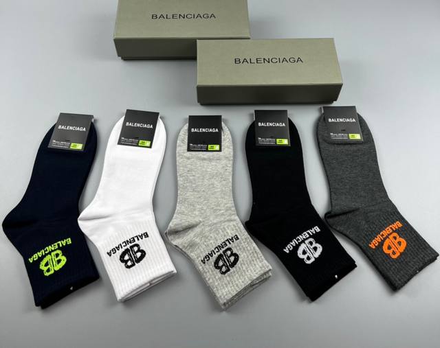 特 配包装 Balenciaga 巴黎世家 新款经典中长款堆堆袜袜子！一盒五双， 专柜同步筒袜袜子，大牌出街，潮人必备超好搭。