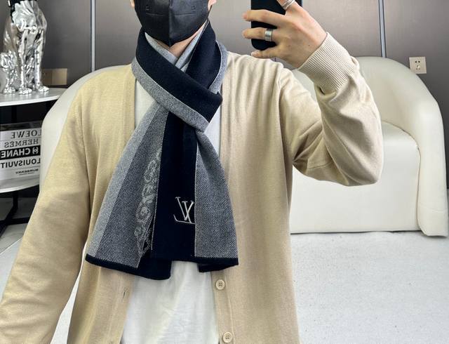 新款到！年Lv爆款上新 高端男士围巾 经典格纹提花 独家牛货 具有超高羊绒品质才会被此品牌青睐这种精品是市场上及其少见的围巾针织，低调奢华的配色，非常柔软舒适，