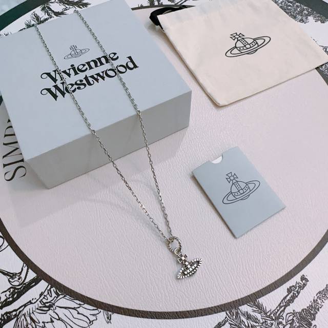 Cm 高品质经典大土星项链男女同款 项链Vivienne Westwood西太后土星项链！英国时装设计师，时装的朋克之母！时尚潮流风格，品质强大，超美的设计！简