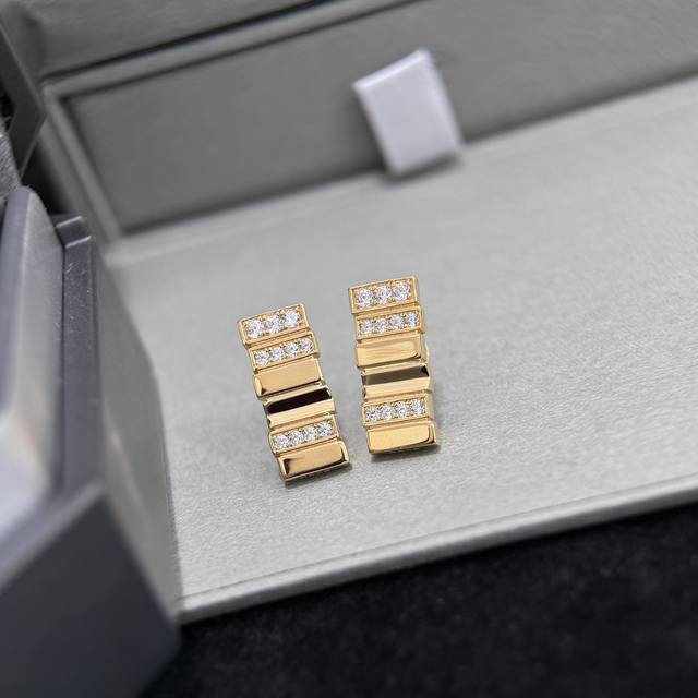 A4922D家不规则 阶梯半钻 耳钉 顶级 打造S925纯银微镶 专柜品质 明星网红同款 气质温婉动人 女神必备单品 玫瑰金 电镀厚金 纯银耳钉