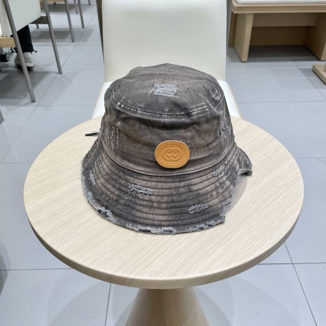 原单品质 Gucci古奇渔夫帽官网新品火爆来袭 工艺非常精美 高档大气上档次！低调奢华，方便携带！跑量！