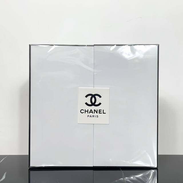香奈儿Coco沐浴香氛两件套！内含：身体乳200Ml，Coco沐浴露200Ml。