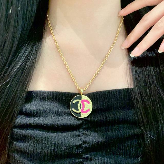 香奈儿双C拼色项链