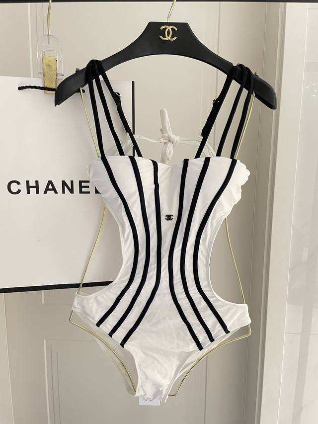 特价 Chanel新款分体泳衣 时尚潮流款 适合多种场景的游泳衣♀海边 游泳池 温泉 水上乐园 漂流都可以内搭也完全可以 连体设计遮肉显高挑 腹部有点肉肉也不影