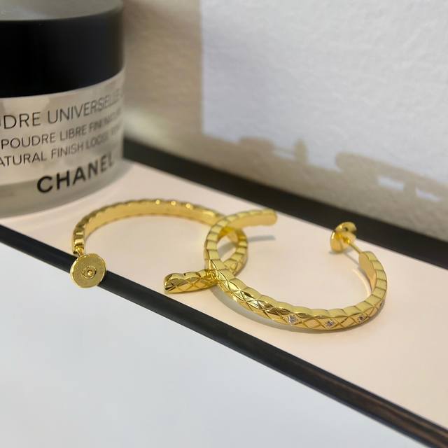 批发价 Coco Crush Hoop Earring间镶钻耳环，去年底新出的Hoop 耳环 大号名媛风，采用Cnc工艺制作 完美大大圈圈设计，一点都不失望，超