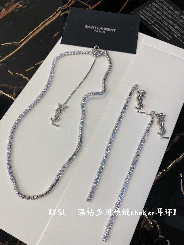 项链 、耳钉 Ysl 圣罗兰 字母流苏满钻项链 原装黄铜材质 Yves Saint Laurent 创立于1961年 优雅抽象大胆别致的设计风格使它成为奢华时尚