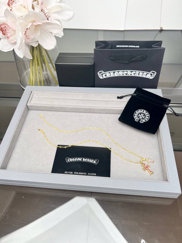 Chrome Hearts 22K镀金红钻双十字架项链，22K镀金红钻双十字架项链