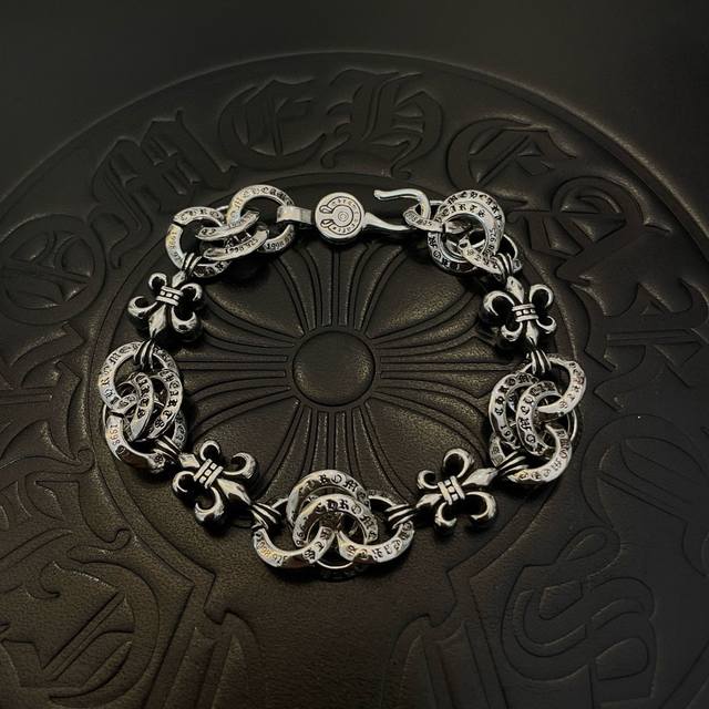新款专柜品质Chrome Hearts克罗心 经典复古环扣童军花手链 凹凸造型不同的花纹设计风格 呈现出与众不同 十字架 童军花是克罗心的志 所以更经久不衰 正